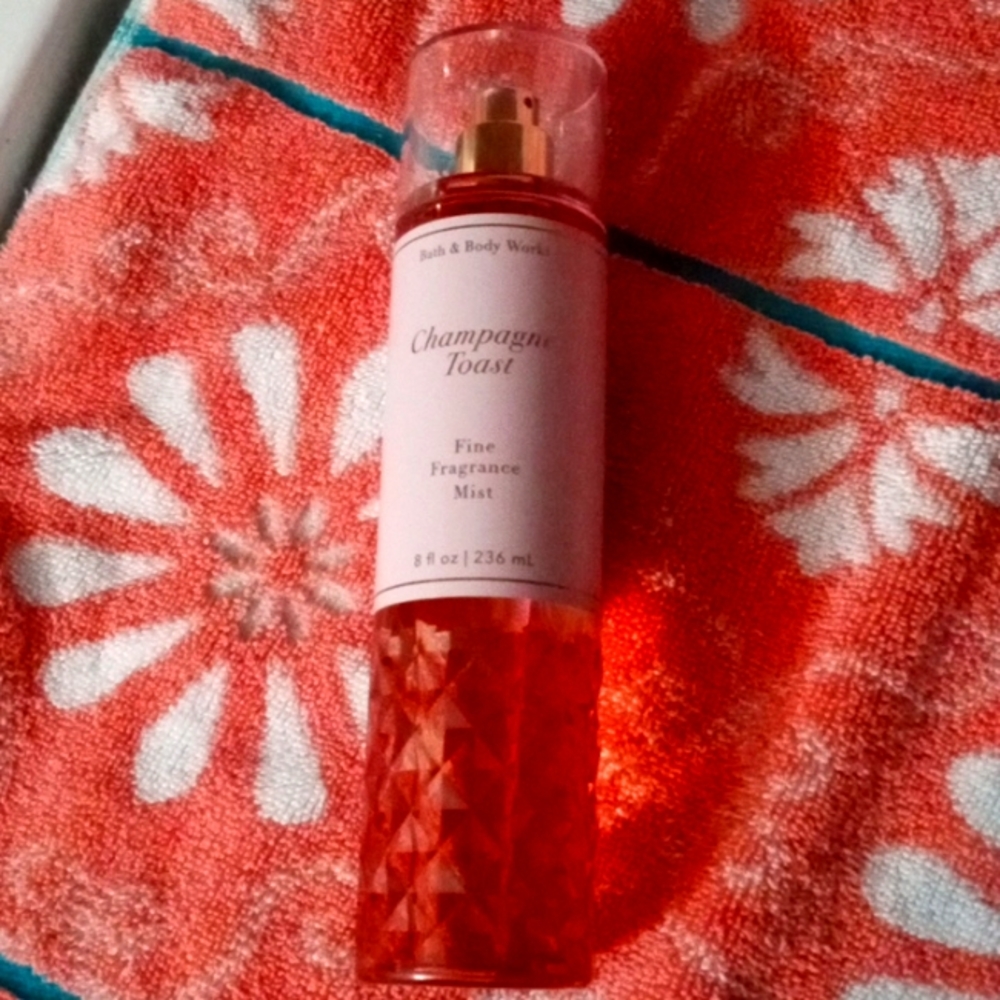 Bath and body works perfume. (Champagne Toast). Brand new.